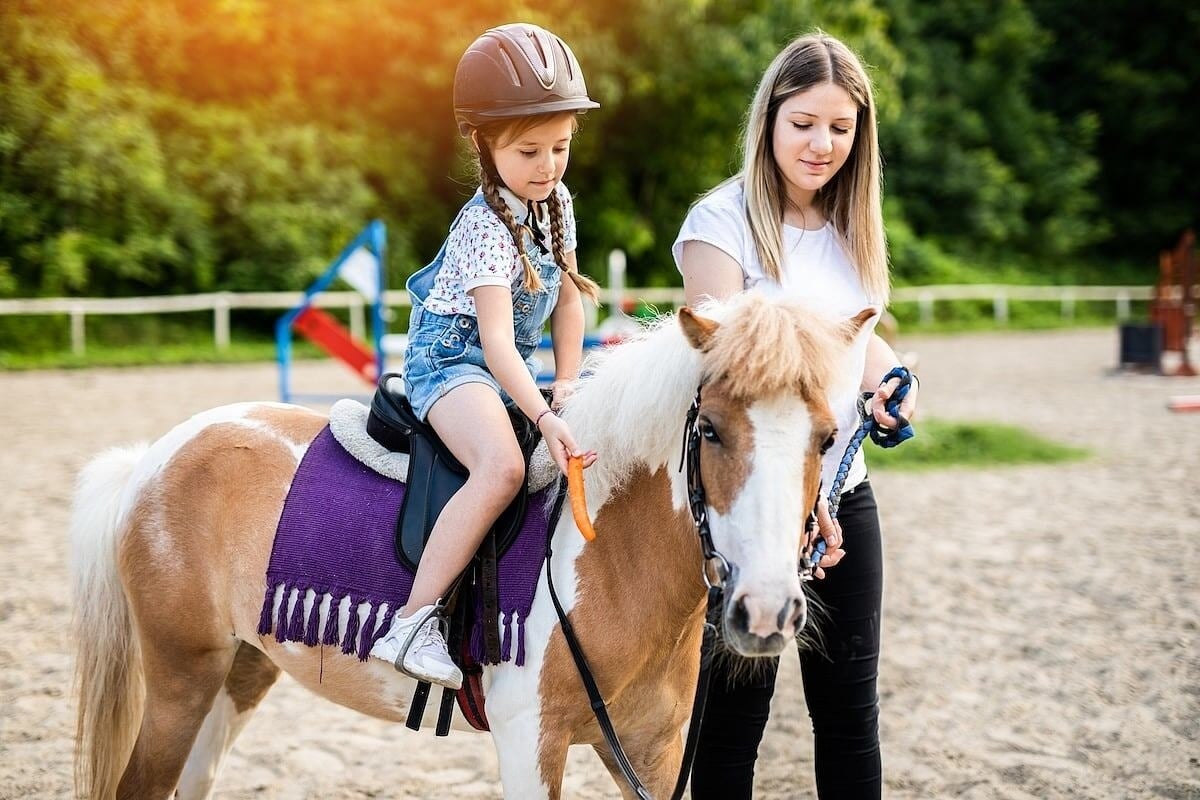 Equitación terapéutica podría ayudar a niños con autismo y TDAH