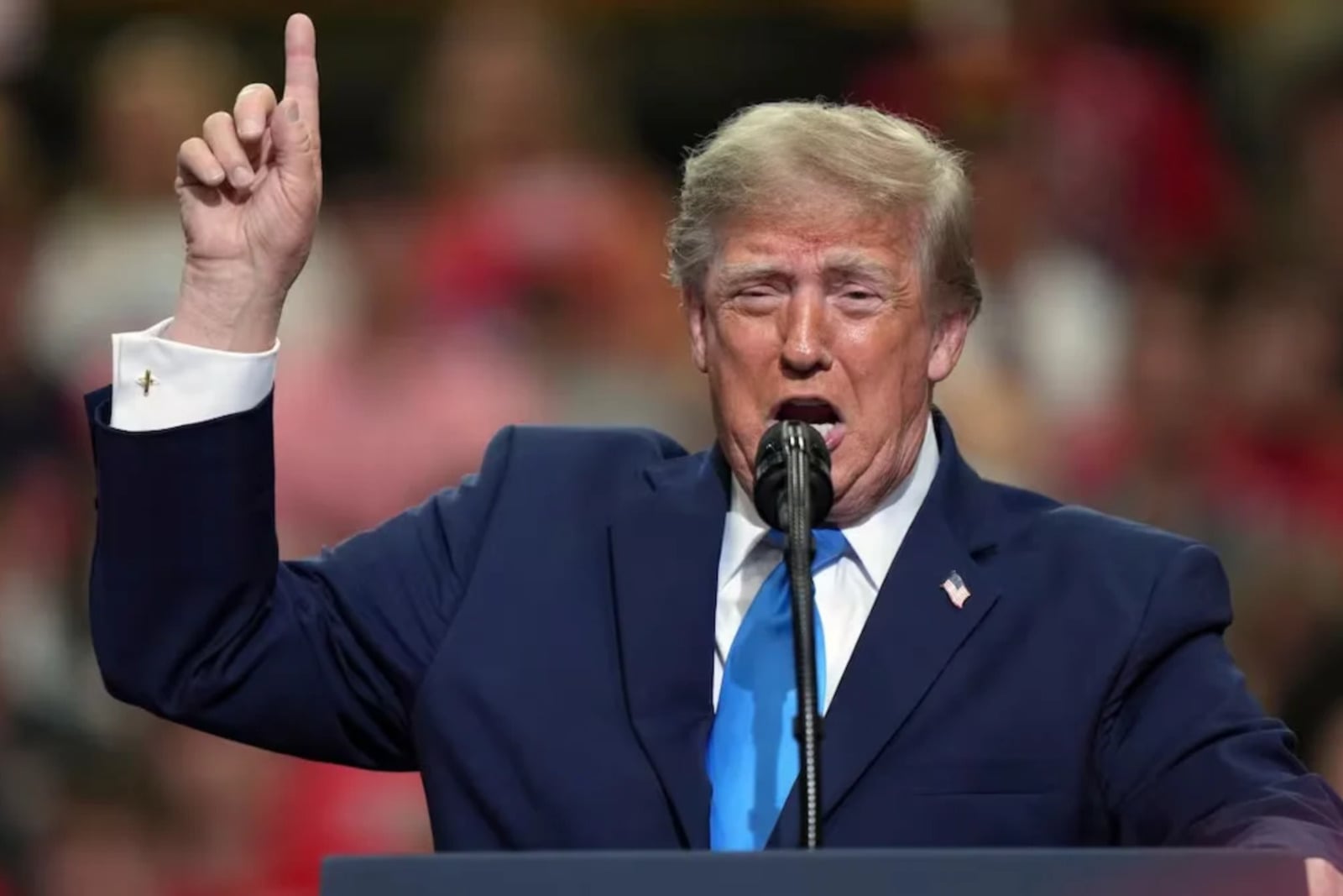 Trump critica ataques de Ucrania contra refinerías rusas por alza energética