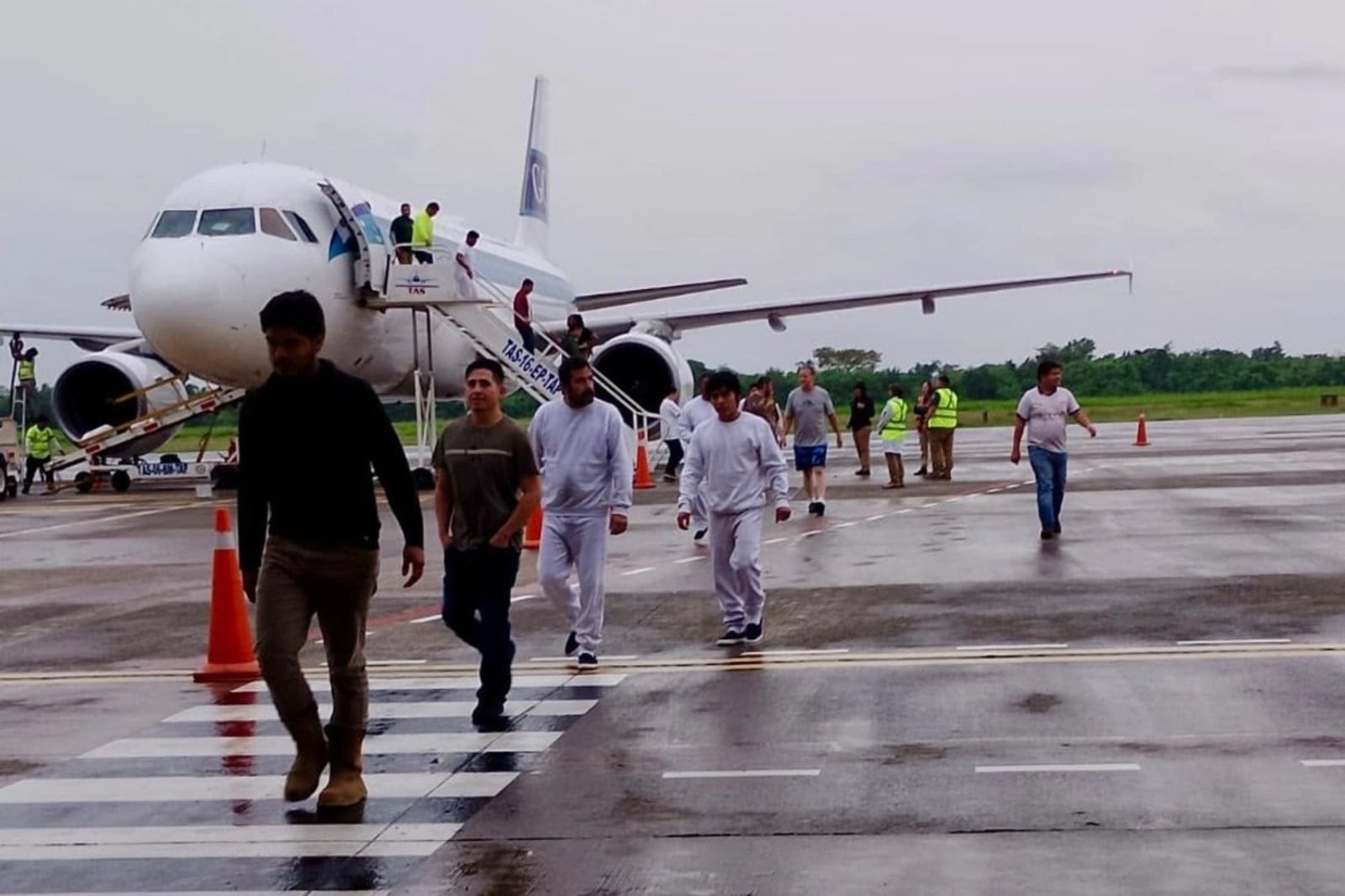 Llegan a Tapachula 390 mexicanos deportados de EU en cuatro vuelos