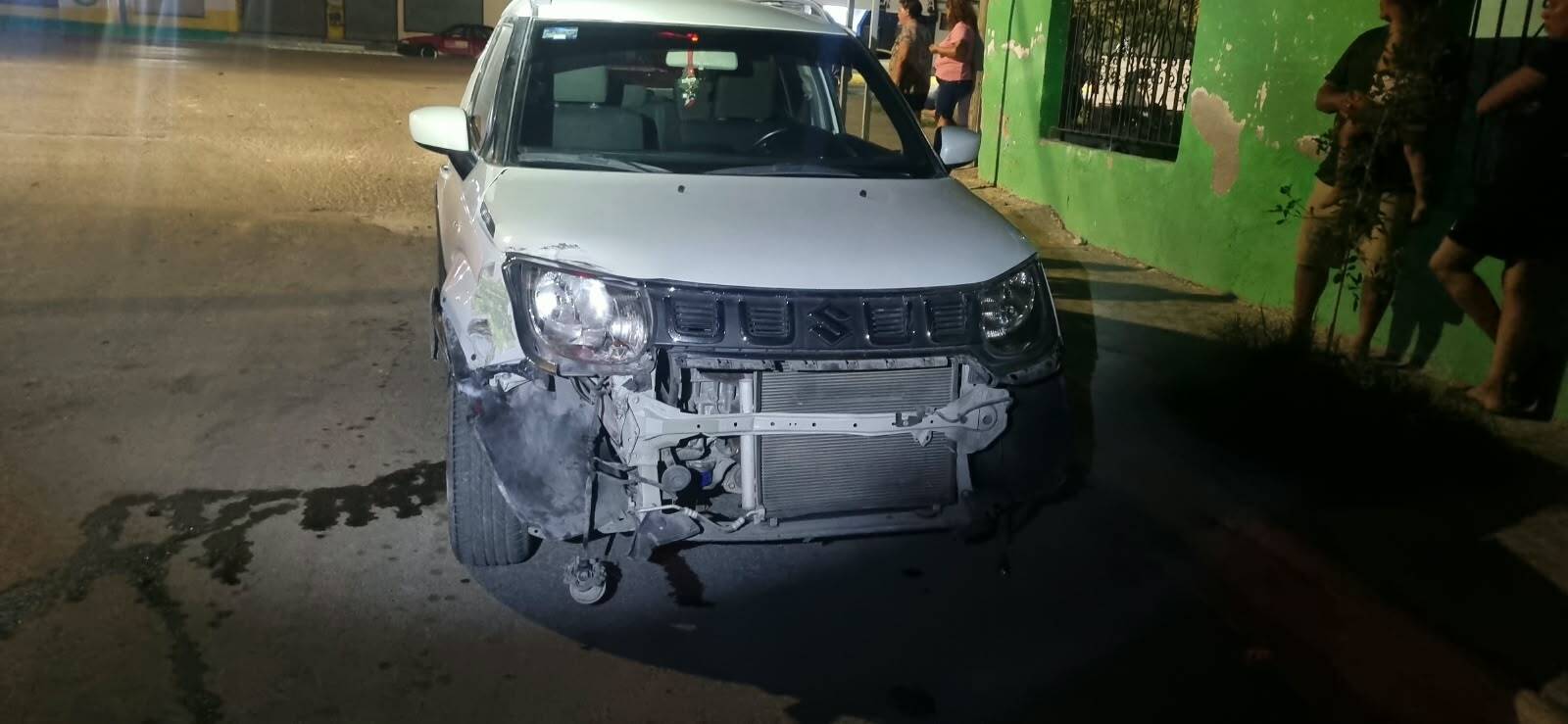 Choca Suzuki contra camioneta en bulevar San José