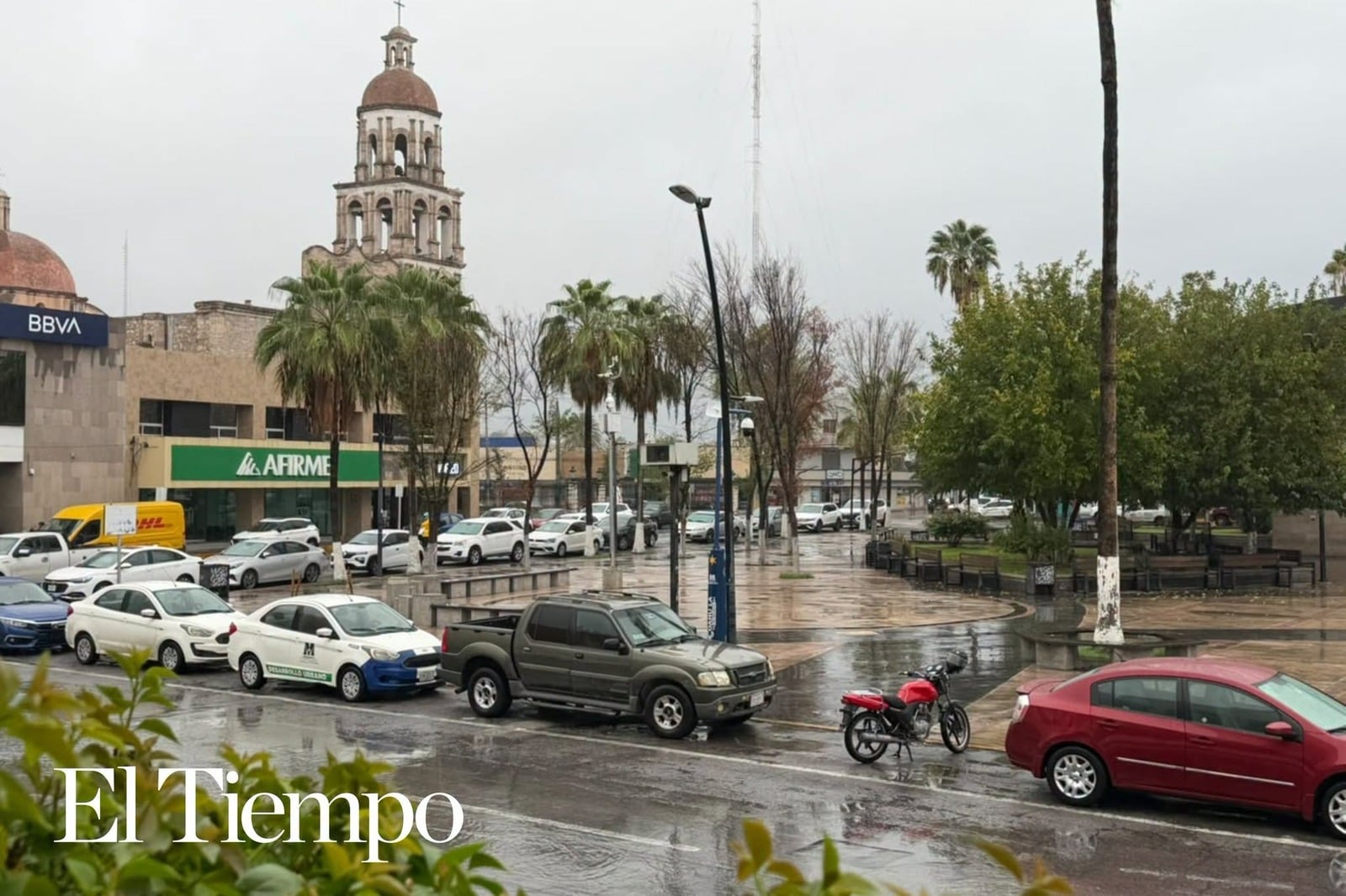 De acuerdo con el pronóstico referido por Protección Civil, para este sábado se esperan condiciones de cielo nublado a medio nublado, sin lluvias previstas.