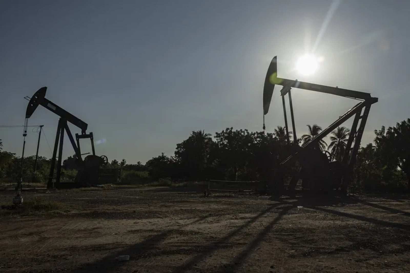 Petróleo Brent supera los 109 dólares por barril tras subir 3.72%