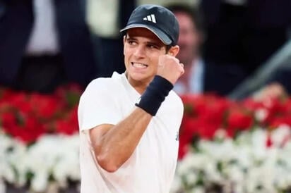    Rafa Jódar remontó a Casper Ruud en tres sets y avanzó a semifinales del Masters 1000 de Shanghai, donde España tendrá dos representantes.    Rafa Jódar