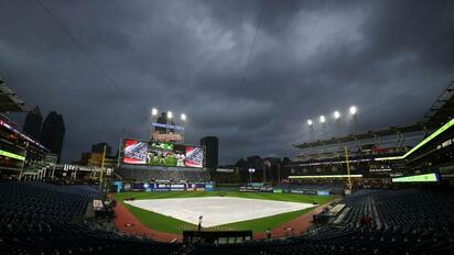    MLB suspendió el Juego 4 de la ALCS entre Cleveland Guardians y Tampa Bay Rays por lluvia en Cleveland; se jugará el sábado 17 de octubre.    La Major