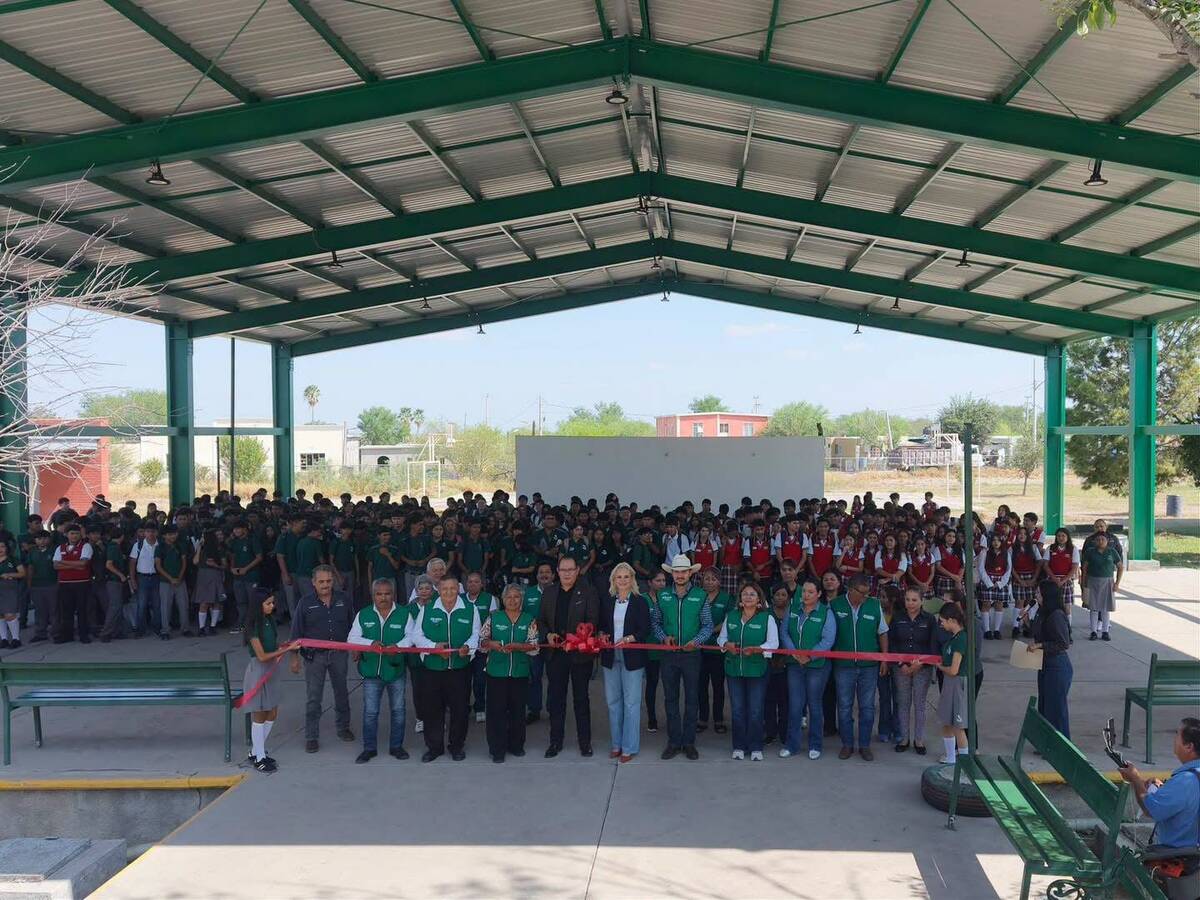 Laura Jiménez entrega obra en plantel educativo en Barroterán