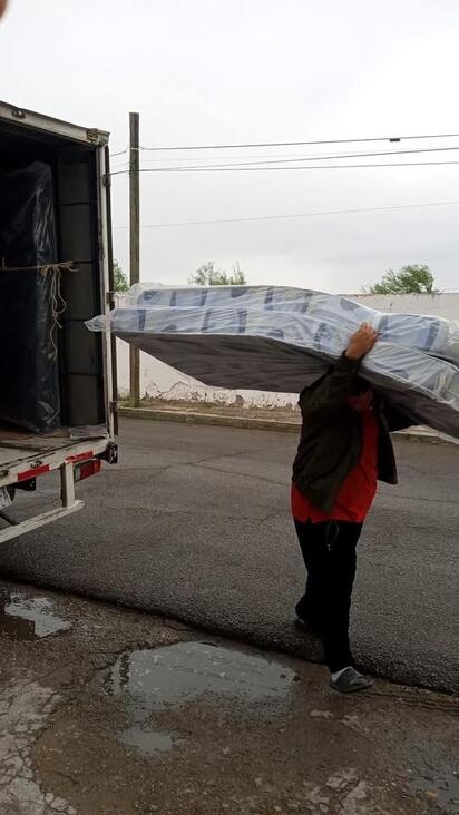 Recibe casa de rescate 30 colchones y 15 literas en Piedras Negras