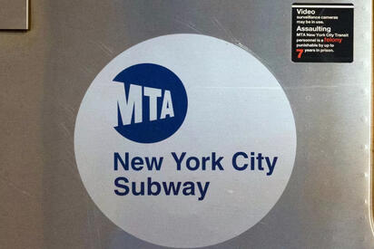 La policía investiga el enfrentamiento ocurrido en una estación cercana a teatros de Broadway y al Carnegie Hall; no se reportan detenidos.  Una discusión