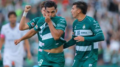 Santos Laguna goleó 5-0 al Querétaro con hat-trick de Tahiel Jiménez