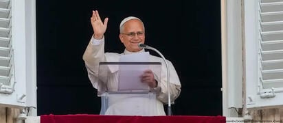 El papa León XIV reapareció desde el Vaticano tras una cirugía por cáncer de pulmón, agradeció las oraciones de los fieles y anunció una recuperación gradual.