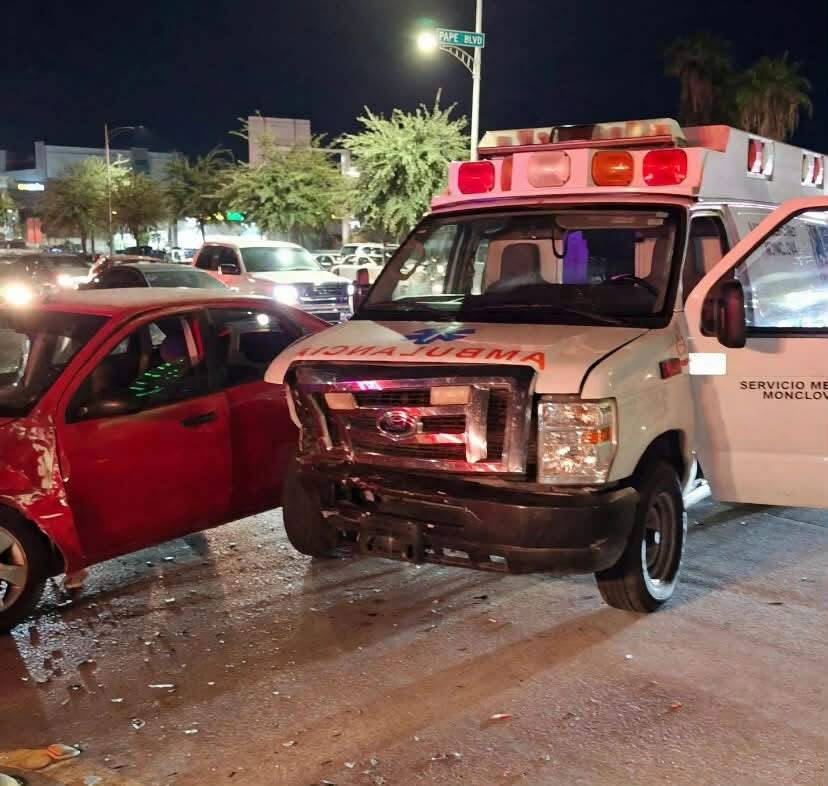 Choca ambulancia del SNTE mientras trasladaba a un paciente en Monclova