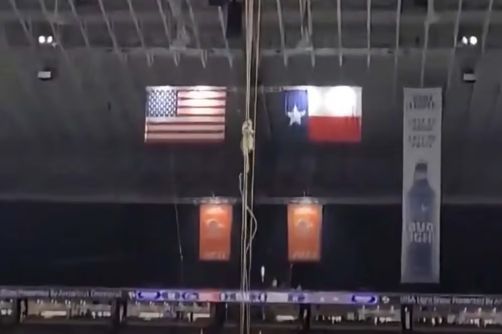 Muere militar de EU tras caer durante exhibición de rápel en Texas