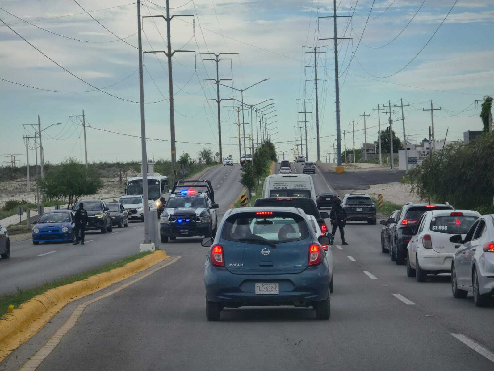 Policía Estatal instala filtro de revisión vehicular en bulevar Tinajas
