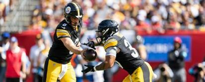    Aaron Rodgers lanzó para 253 yardas y dos touchdowns y los Steelers remontaron 26-19 a los Buccaneers en tiempo extra este domingo.    Aaron Rodgers lanzó