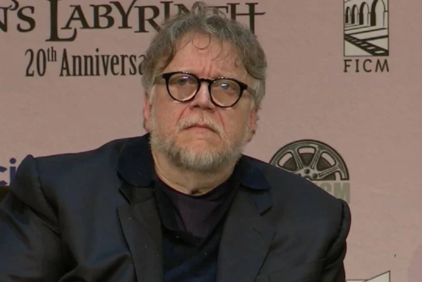 Guillermo del Toro respalda protestas por agua contaminada en Jalisco