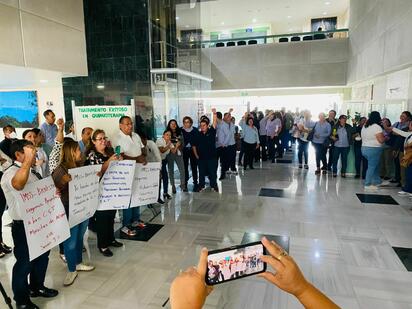 La presidenta Claudia Sheinbaum descartó cambios inmediatos en la dirección del IMSS y anunció una nueva propuesta salarial tras las movilizaciones
