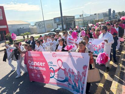 Con fe, fuerza y amor, pacientes y personal médico caminaron unidos por la vida.   El bulevar Pape amaneció distinto esta mañana no solo circularon autos, sino