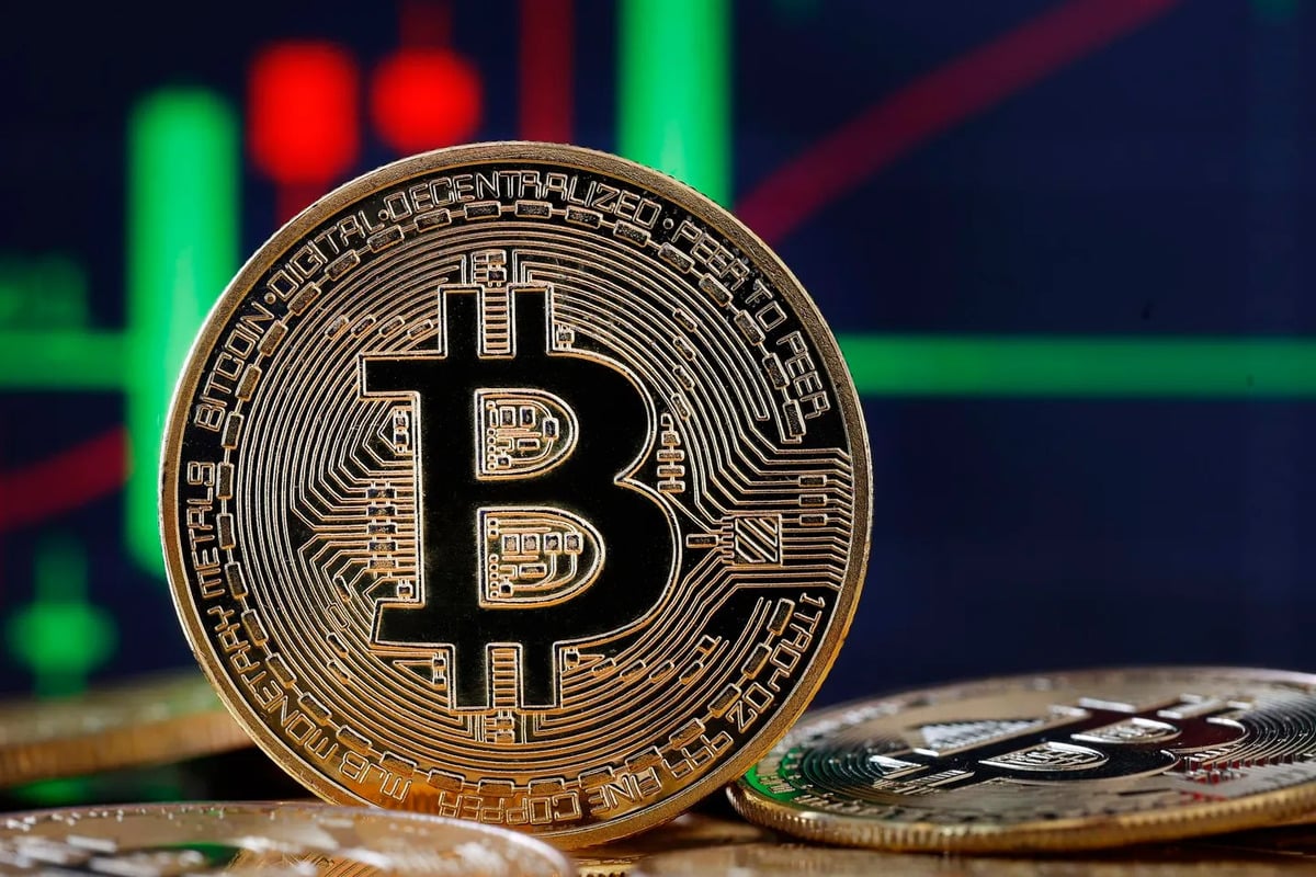 Bitcoin supera los 82 mil dólares tras caer el petróleo