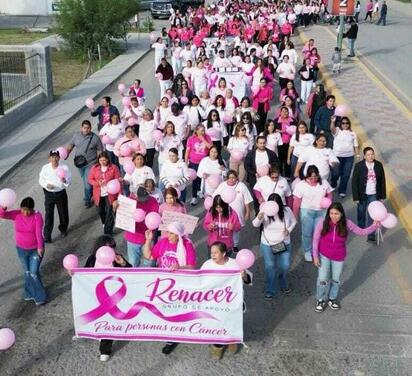 Nava se pinta de rosa con caminata para concientizar sobre el cáncer de mama