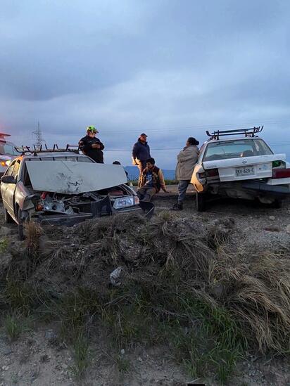 Chocan tres vehículos de peregrinos en la carretera Monclova-Monterrey