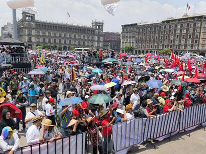 Trabajadores sindicalizados del IMSS entregaron un pliego petitorio en Palacio Nacional y anunciaron que definirán una nueva fecha para una marcha nacional.