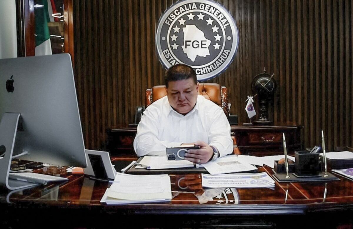 Exfiscal de Chihuahua enfrenta audiencia por presunta traición a la patria