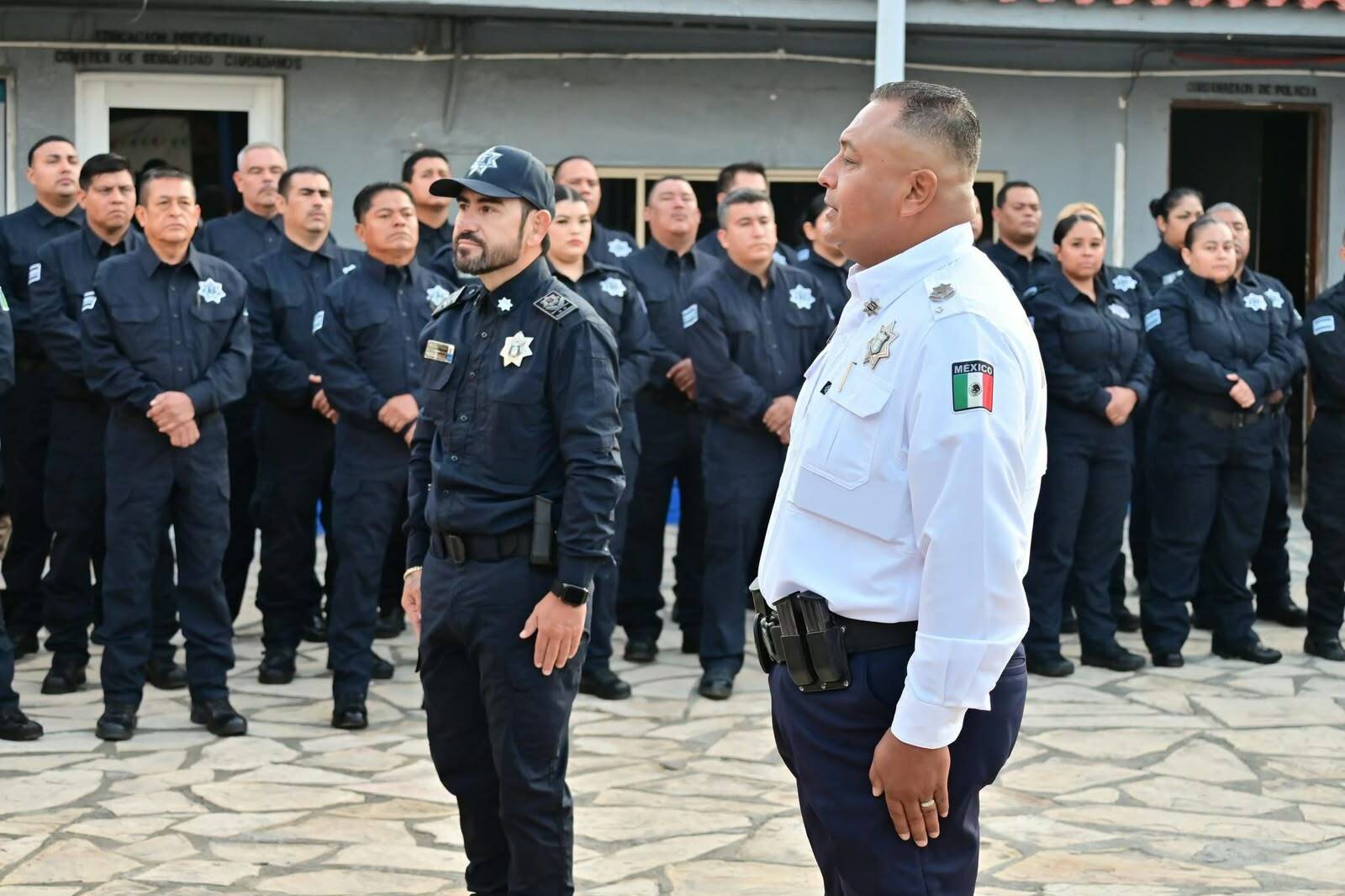 La labor es parte del seguimiento permanente a la corporación.  El alcalde de Monclova, Carlos Villarreal Pérez, realizó el pase de lista en la Comandancia