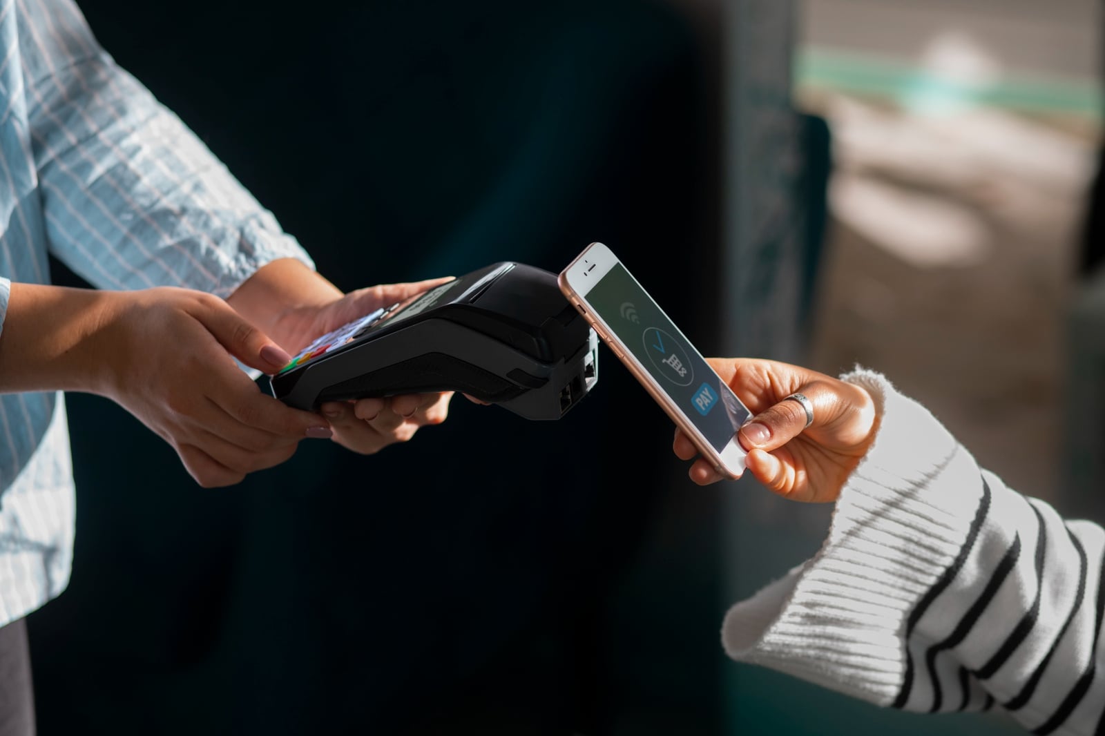 Reino Unido analiza abrir el NFC del iPhone a otras billeteras digitales