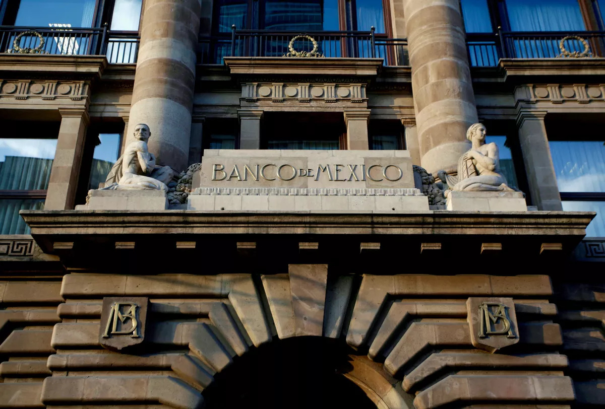 Analistas prevén que Banxico mantenga la tasa hasta 2027