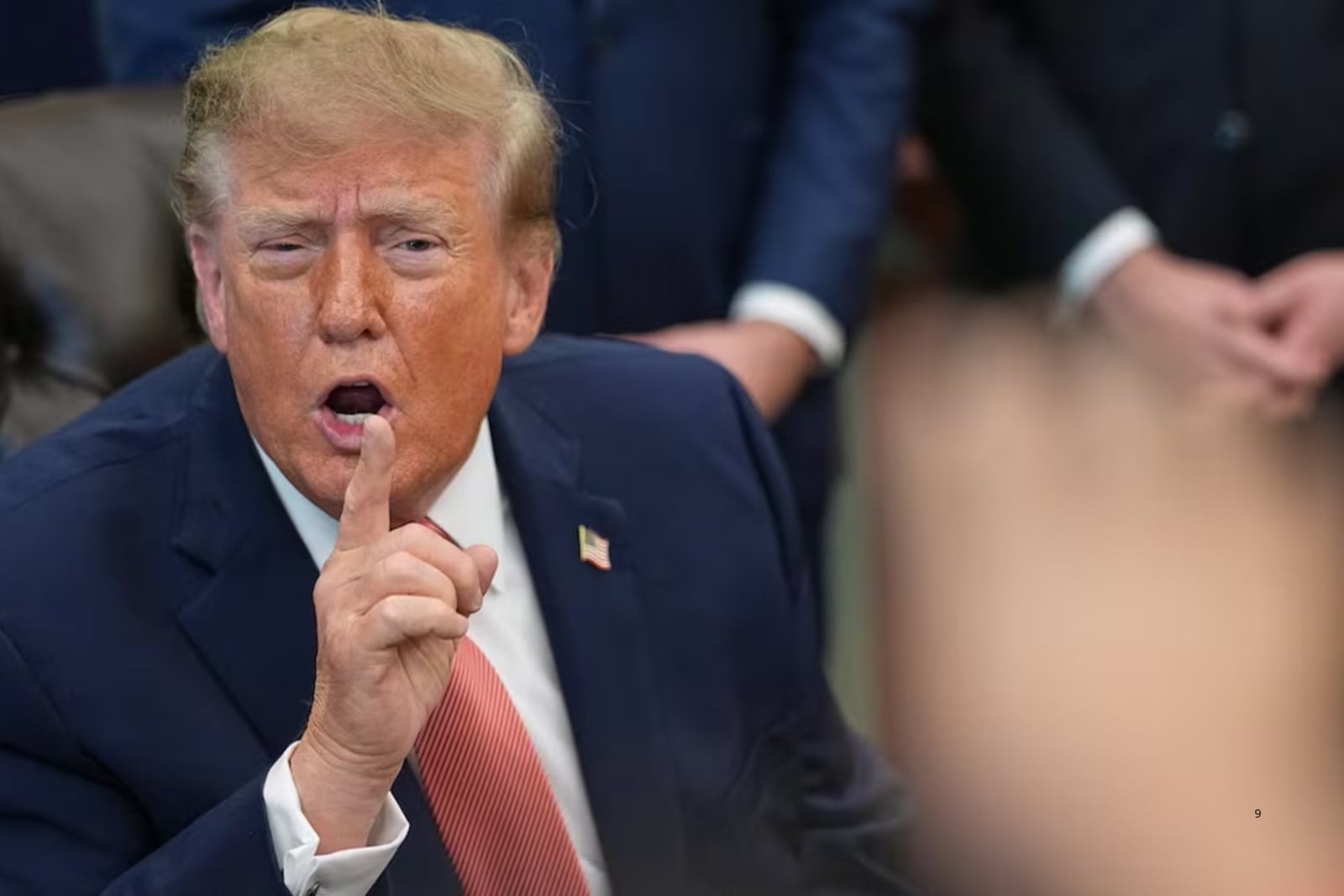 Trump confronta a periodista en la Casa Blanca y le exige que se calle