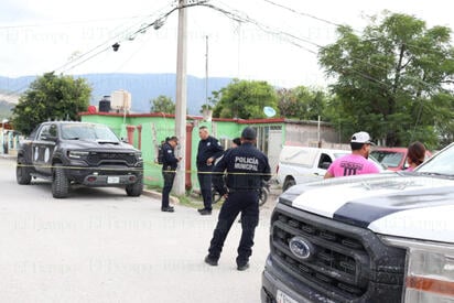 Menor encuentra muertos a sus padres; investigan posible feminicidio y suicidio en Monclova 