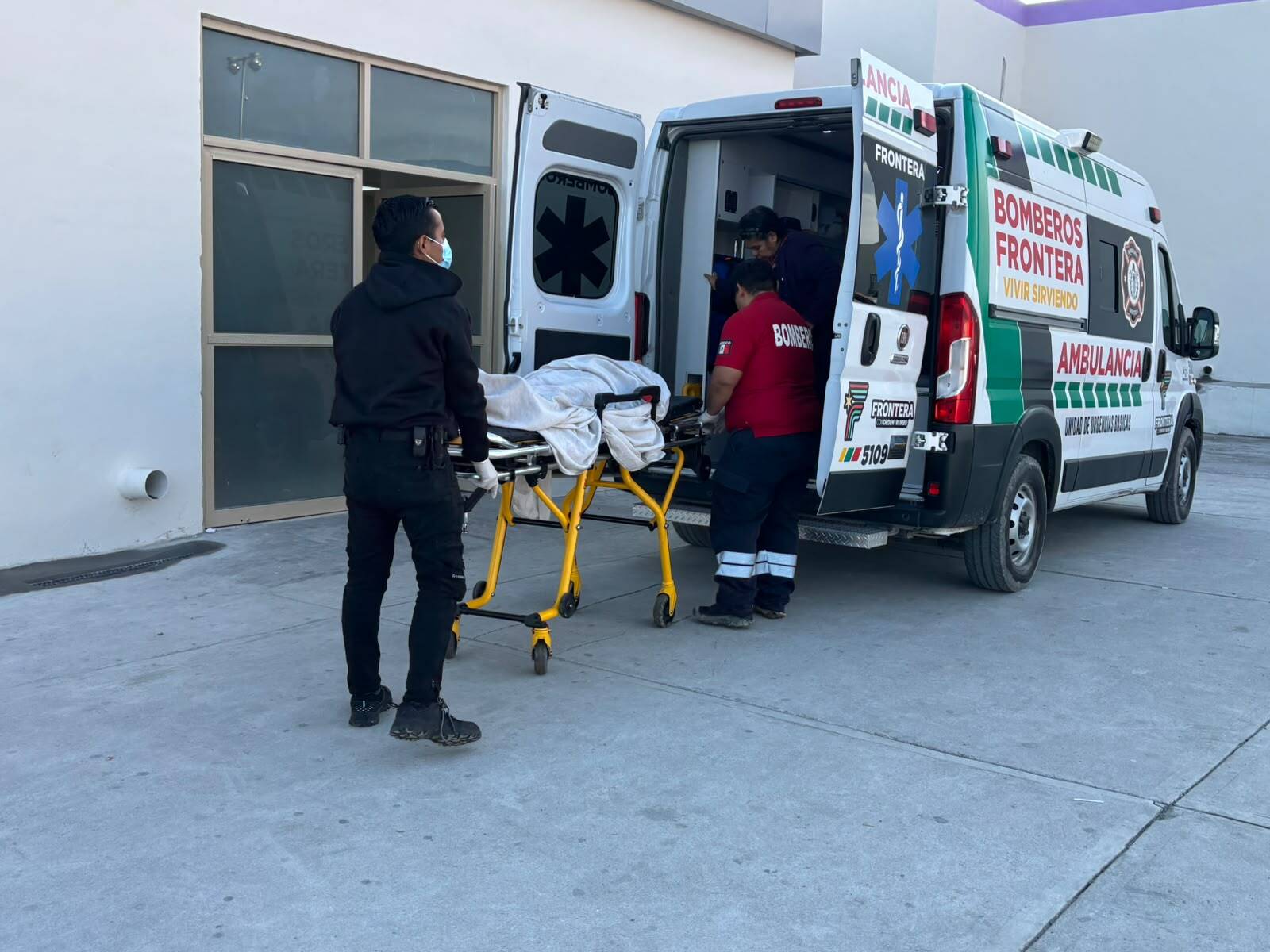 SEGURIDAD Familiares piden auxilio.  FRONTERA, COAH.- La llamada de auxilio de una familia movilizó a los cuerpos de emergencia hasta la colonia San Cristóbal