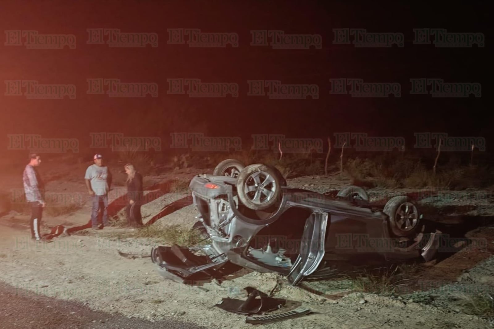 Vuelca médica en la carretera 57; sale ilesa
