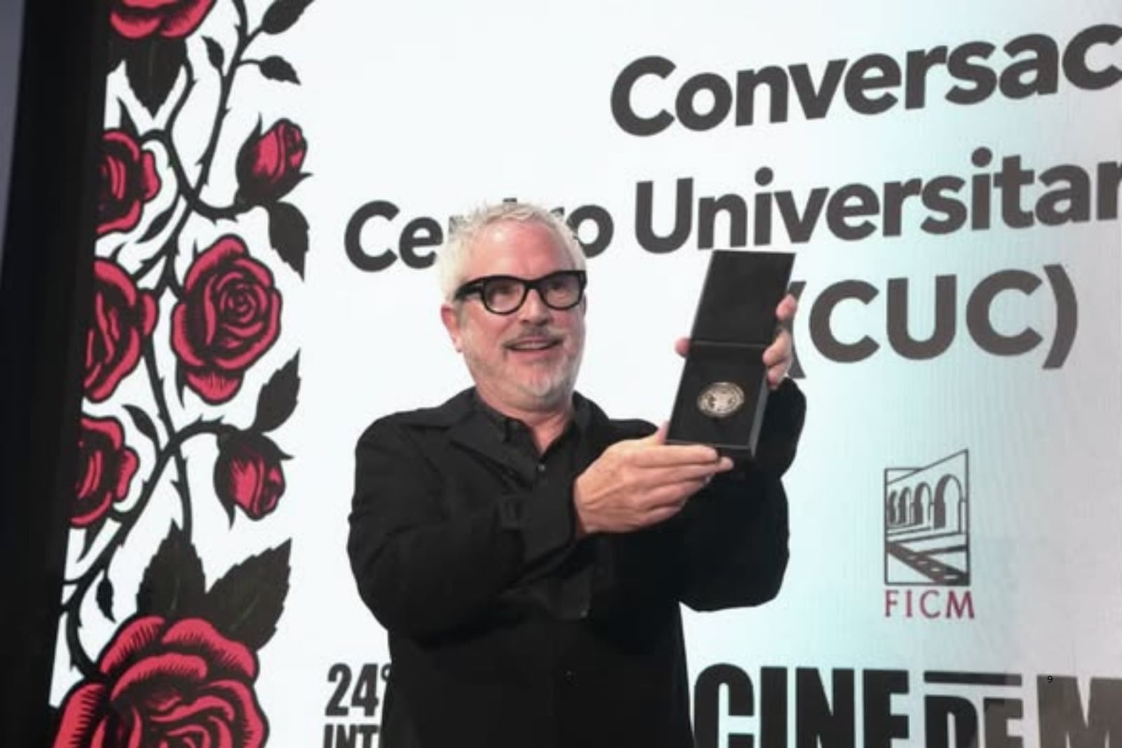 Alfonso Cuarón recibe la Medalla Filmoteca UNAM en el Festival de Morelia