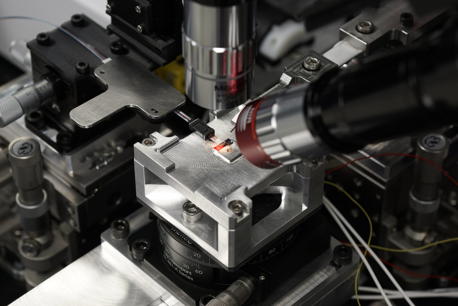 México impulsará la producción de chips y talento tecnológico