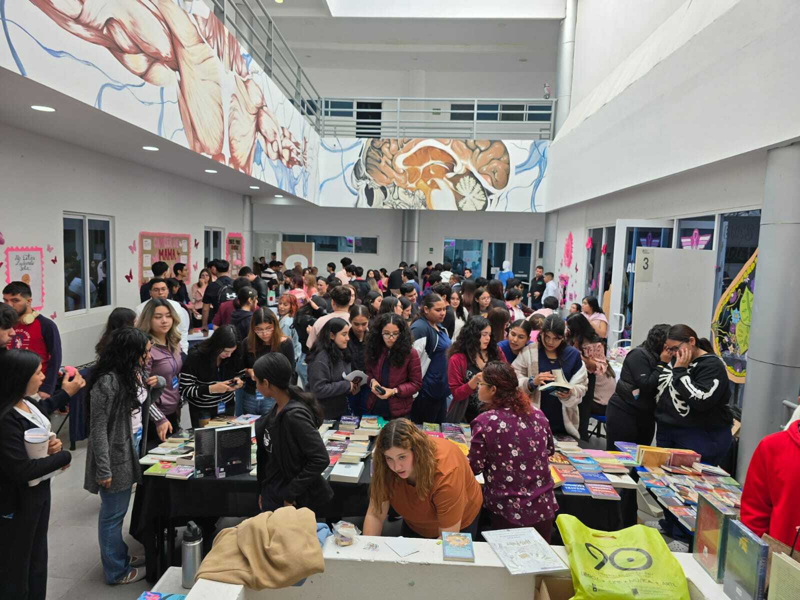 Buscan formar médicos más humanos y sensibles ante pacientes con cáncer