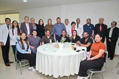 Ayuntamiento reconoce labor de médicos y anuncia fortalecimiento de servicios de salud