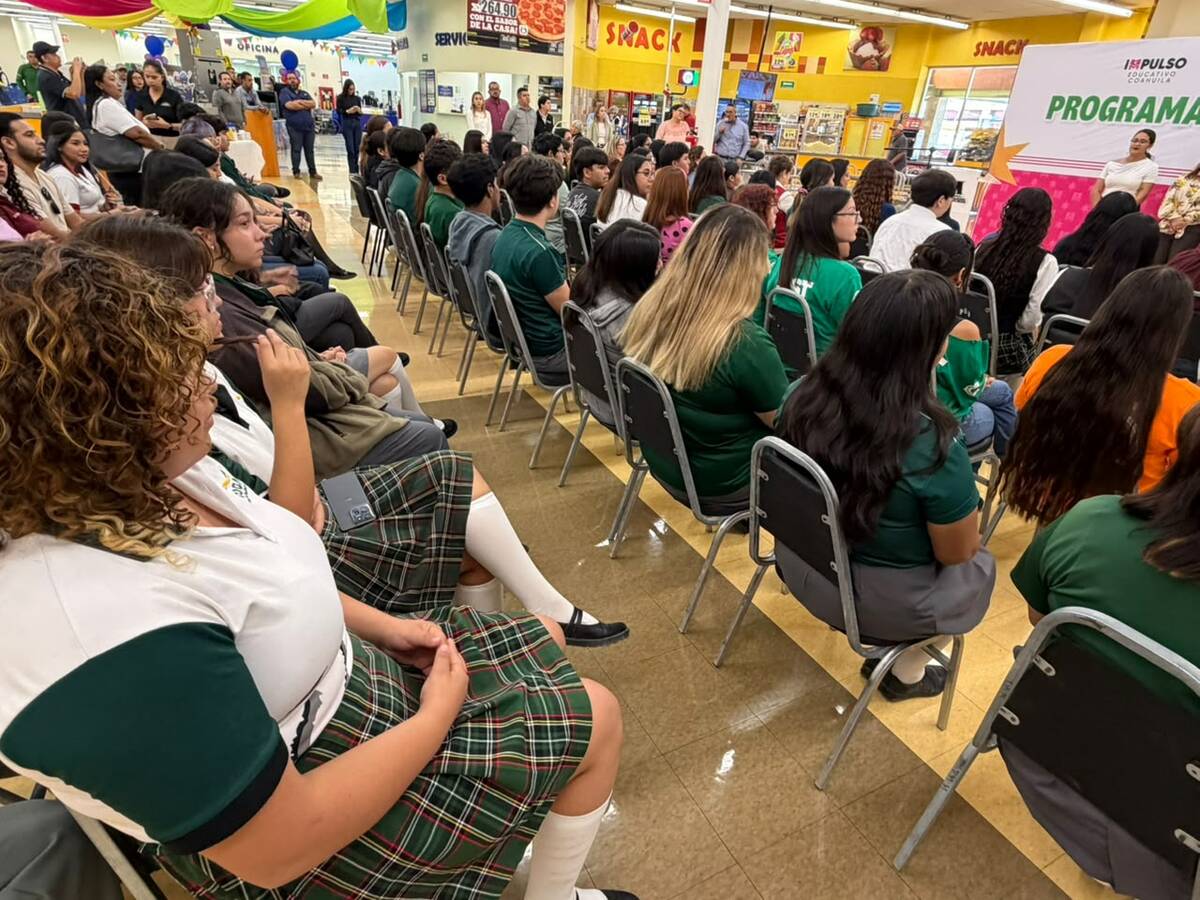 Destina Monclova un millón de pesos en becas para estudiantes