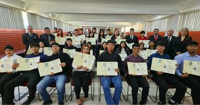 CECyTEC Agujita entrega 39 títulos y cédulas profesionales