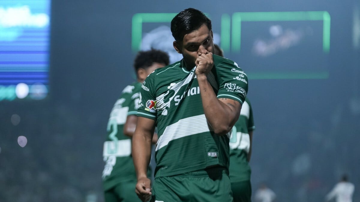 Santos Laguna vence 2-0 a Pumas y suma sexta victoria al hilo