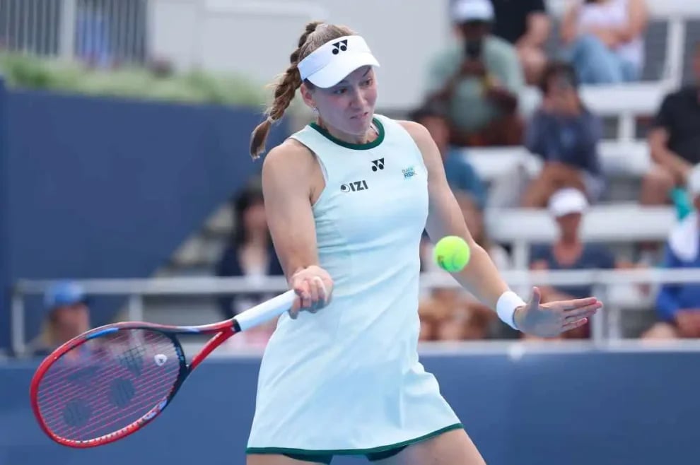 Rybakina avanza en Ningbo tras el retiro de Kudermetova