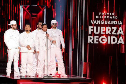   La música latina vivió una noche de reconocimientos, estrenos y homenajes durante la edición 33 de los Premios Billboard de la Música Latina, donde figuras
