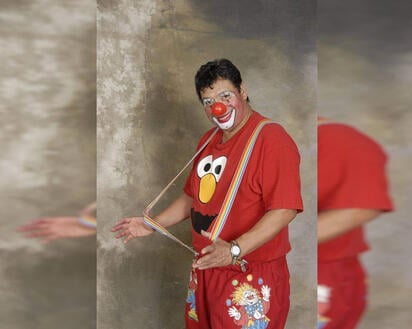Pedro Báez, conocido como el payaso Botanita, falleció tras más de cuatro décadas de trayectoria en el entretenimiento infantil, dejando recuerdos entre
