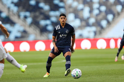 Alan Pulido revela qué habló con Hormiga González sobre Olympiacos