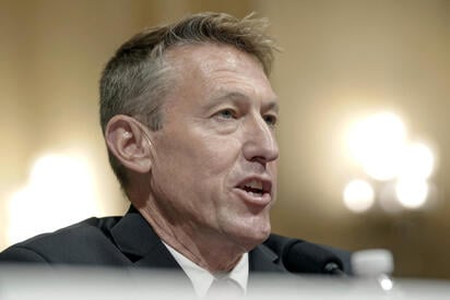 El comisionado fronterizo Rodney Scott defendió el proyecto de seguridad en Big Bend, Texas, pese a una orden judicial que frenó las obras.  Rodney Scott,