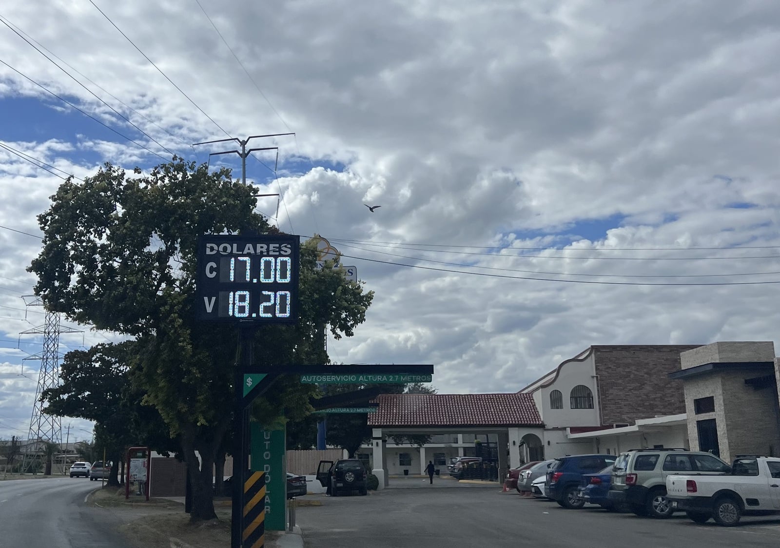 Dólar supera los 18 pesos en la frontera; expectativa de la Fed podría presionar al peso