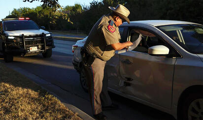 Multas de tránsito podrían impedir la renovación vehicular en Eagle Pass