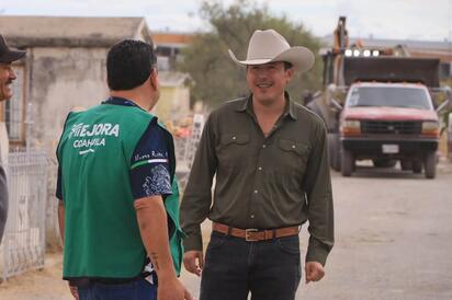 Alistan panteón de Nueva Rosita para el Día de Muertos