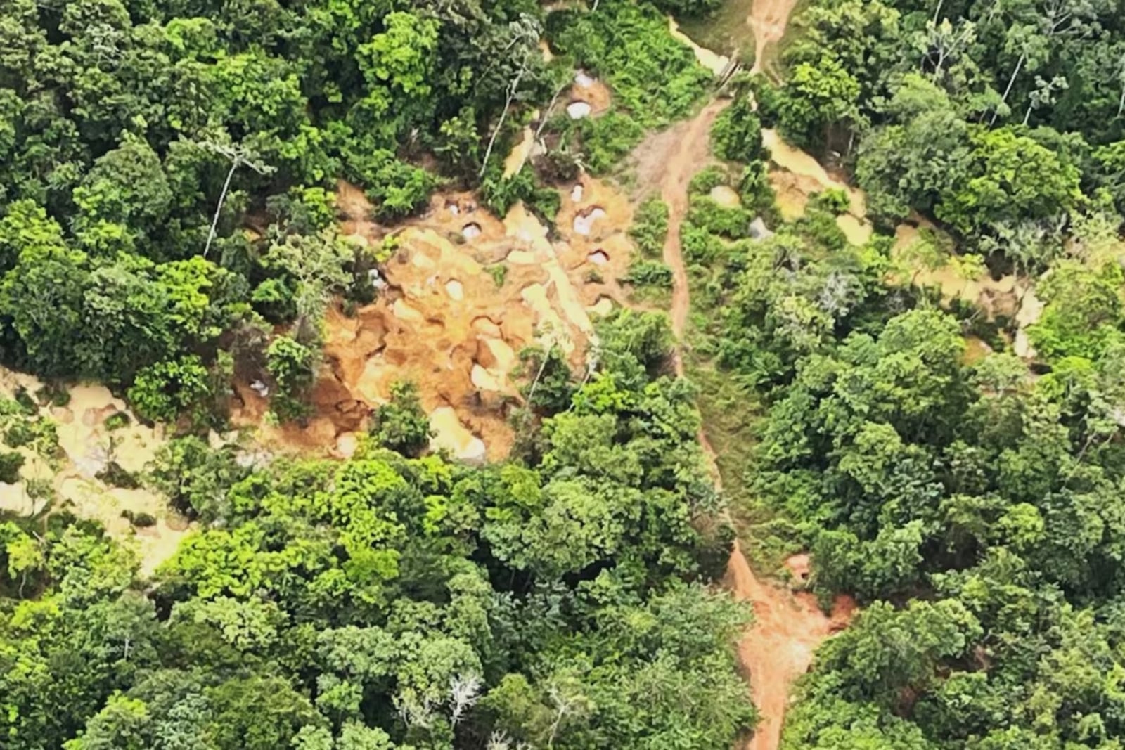 China y EU chocan por minería ilegal en la frontera entre Nicaragua y Costa Rica