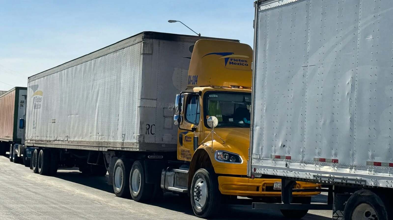 Segob ofrece diálogo a transportistas previo al paro nacional del lunes