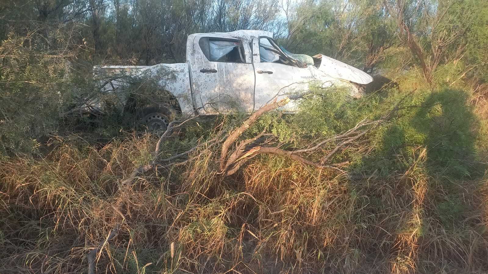 Vuelcan guardias de Ferromex en la carretera 57; quedan gravemente heridos